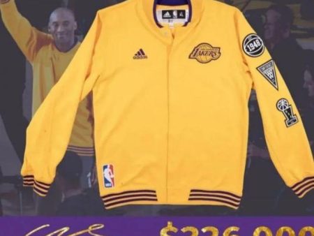 科比退役戰熱身服拍賣成交33.6萬美元