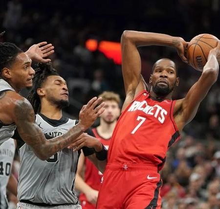 杜蘭特8失誤！火箭5連勝遭馬刺終結 文班亞馬再證核心價值