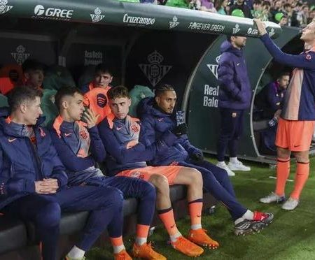 賽程地獄前的冷靜布局：弗里克大輪換撐起巴塞羅那聖誕前關鍵戰線