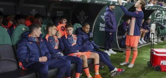 賽程地獄前的冷靜布局：弗里克大輪換撐起巴塞羅那聖誕前關鍵戰線