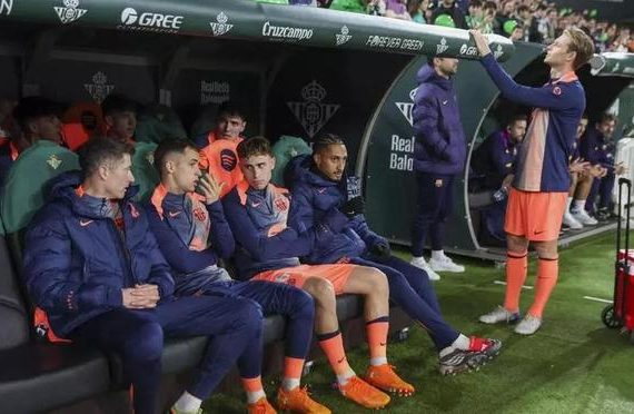 賽程地獄前的冷靜布局：弗里克大輪換撐起巴塞羅那聖誕前關鍵戰線