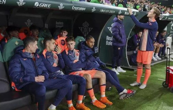 賽程地獄前的冷靜布局：弗里克大輪換撐起巴塞羅那聖誕前關鍵戰線