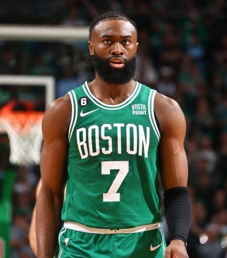 杰倫・布朗改寫綠軍歷史　成為單季1000分150助最快球員