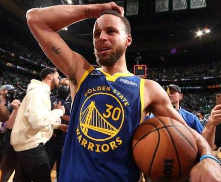 245萬美元！庫里2022年G6奪冠球衣天價成交