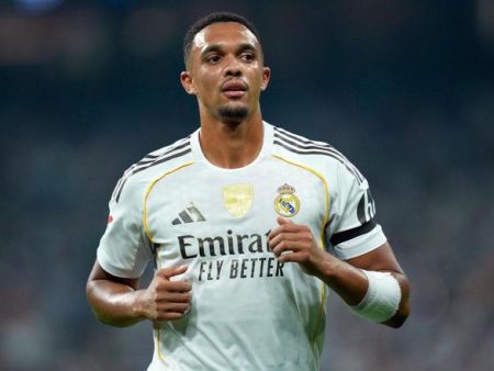 羅馬諾：阿諾德渴望留在皇馬，未與曼城談判