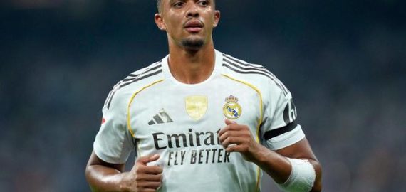 羅馬諾：阿諾德渴望留在皇馬，未與曼城談判