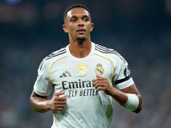 羅馬諾：阿諾德渴望留在皇馬，未與曼城談判