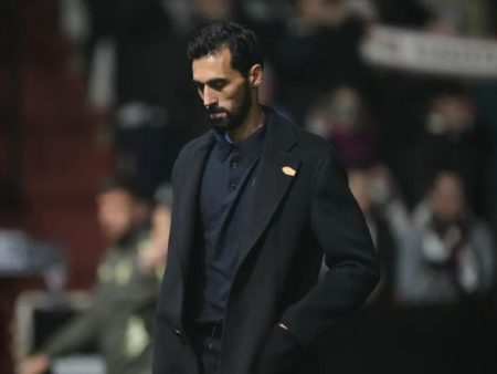 踢的啥玩意兒？阿韋洛亞執教首秀翻車，皇馬亂局全面失控