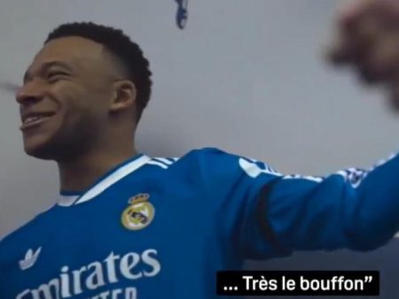 姆巴佩向裁判討要越位解釋卻遭無視，怒斥「小丑」引發熱議