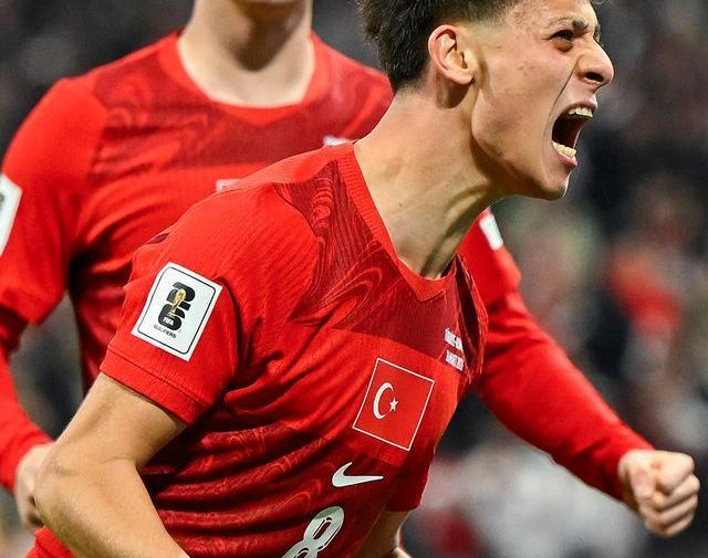 從皇馬冷板凳到國家英雄：居萊爾如何扛起土耳其的世界盃夢