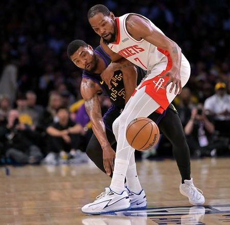 進攻崩盤與戰術困境：火箭季後賽低迷背後的深層問題