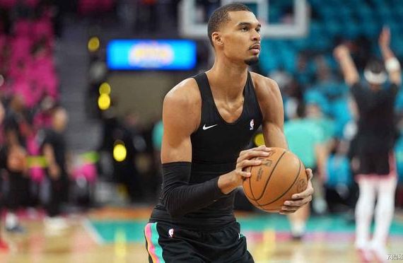 文班亞馬傷情重大進展：隨隊出征波特蘭，腦震盪復出時間與風險