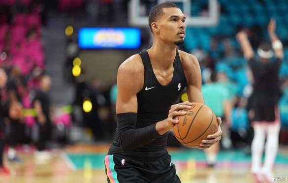 文班亞馬傷情重大進展：隨隊出征波特蘭，腦震盪復出時間與風險