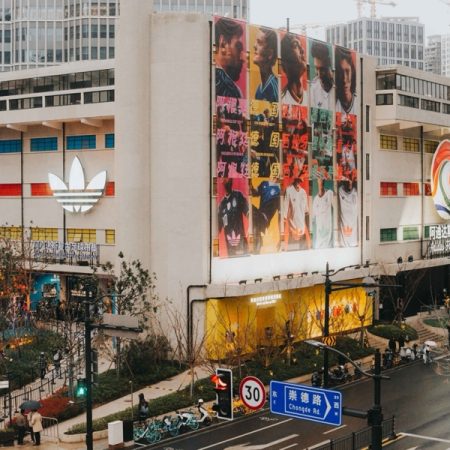 世界盃熱潮席捲上海：復古足球市集與國家隊球衣發布