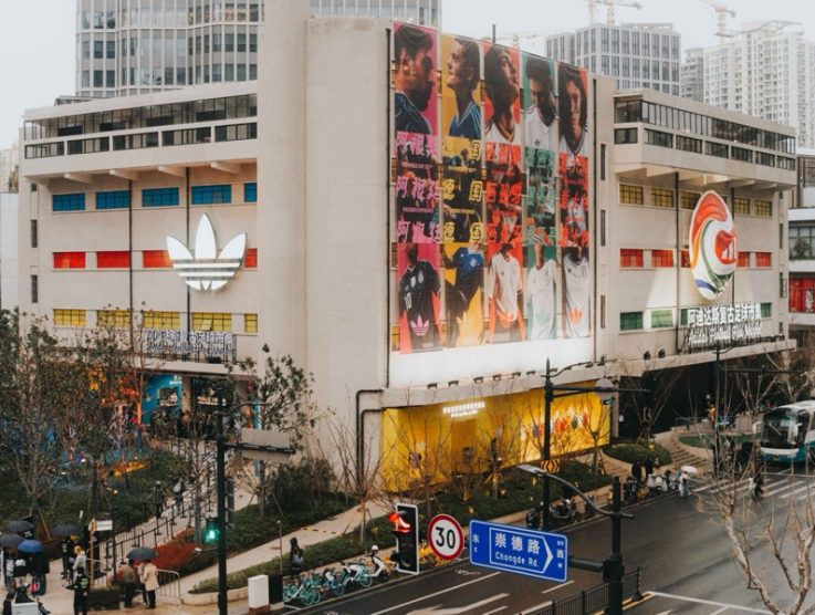 世界盃熱潮席捲上海：復古足球市集與國家隊球衣發布